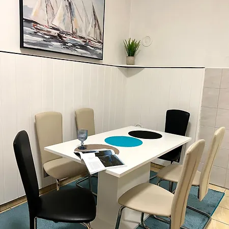 Apartman 8 غييكا