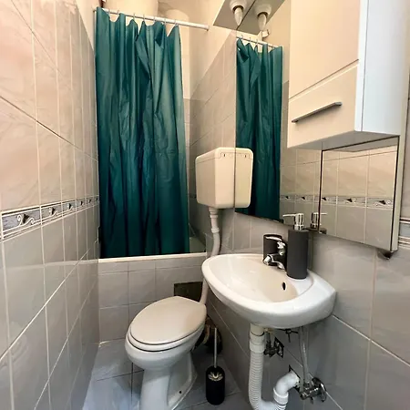 Apartman 8 *